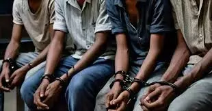 Maharashtra : अवैध रूप से भारत में रह रहे 16 बांग्लादेशी गिरफ्तार Maharashtra : अवैध रूप से भारत में रह रहे 16 बांग्लादेशी गिरफ्तार
