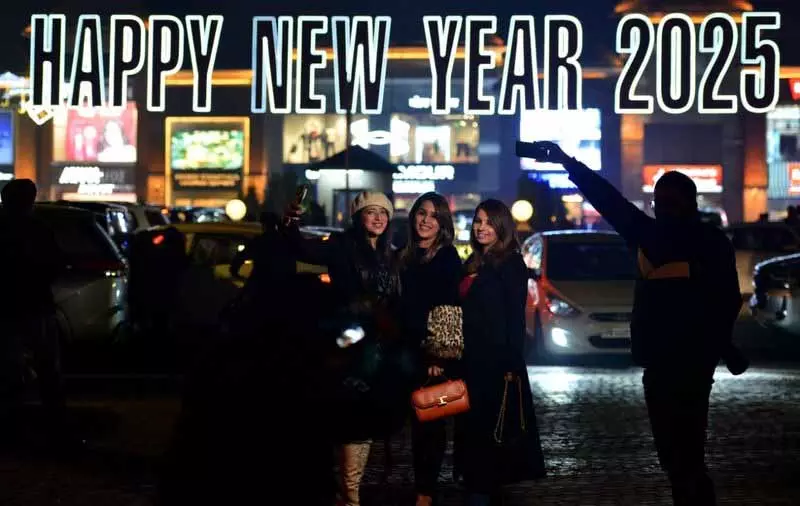 Punjab: 2025 का स्वागत करें, तस्वीरों में देखें नए साल की शुभकामनाएं Punjab: 2025 का स्वागत करें, तस्वीरों में देखें नए साल की शुभकामनाएं