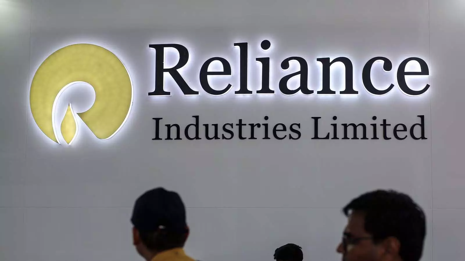 Reliance Industries शेयर की कीमत में 0.66% ऊपर Reliance Industries शेयर की कीमत में 0.66% ऊपर