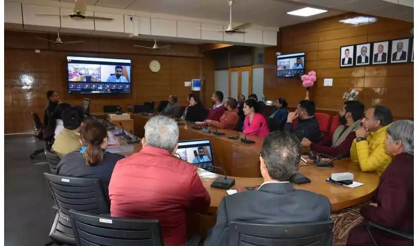 Shimla लॉ यूनिवर्सिटी ने ऑनलाइन माध्यम से पहली वार्षिक पूर्व छात्र बैठक आयोजित की Shimla लॉ यूनिवर्सिटी ने ऑनलाइन माध्यम से पहली वार्षिक पूर्व छात्र बैठक आयोजित की