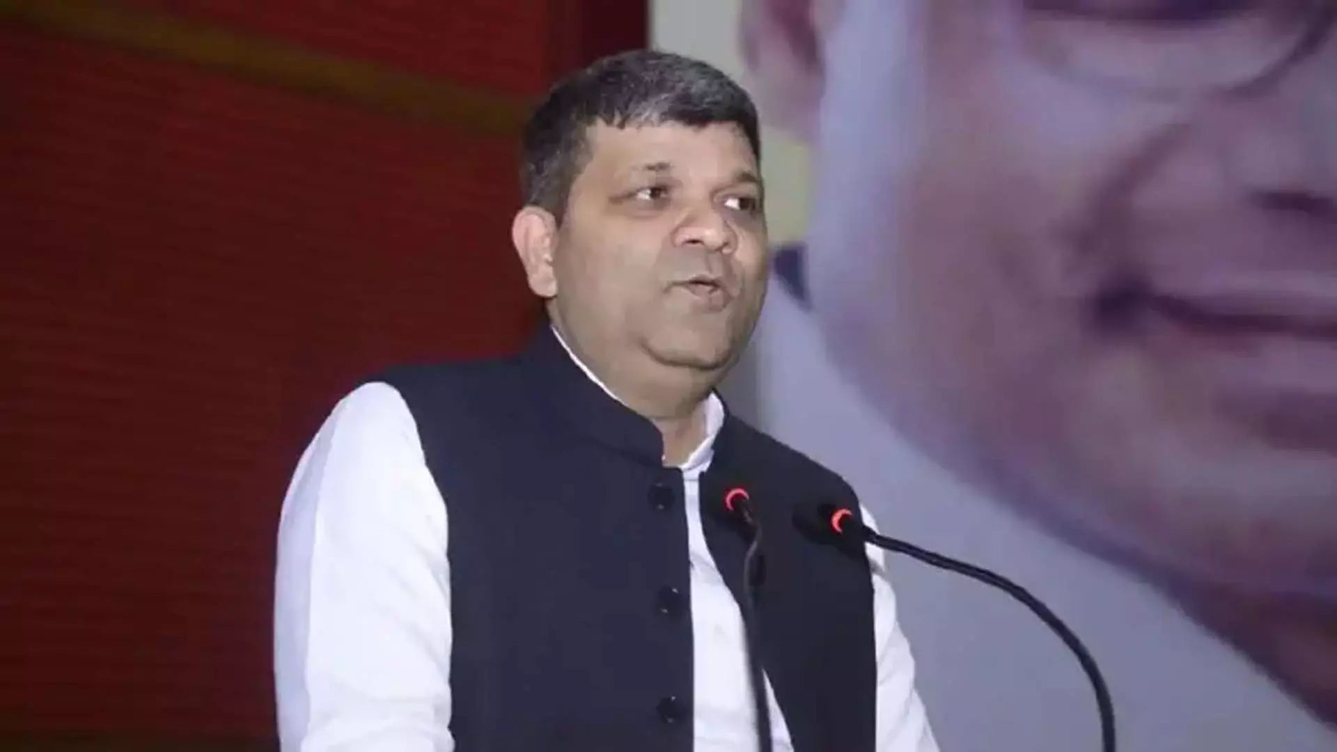 UP के मंत्री ने कर्ज में कथित अनियमितताओं के बाद एसटीडी का खतरा बताया UP के मंत्री ने कर्ज में कथित अनियमितताओं के बाद एसटीडी का खतरा बताया