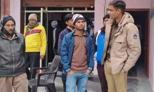 Budhana: बदमाशों ने तमंचा दिखाकर युवक से बाइक लूटी Budhana: बदमाशों ने तमंचा दिखाकर युवक से बाइक लूटी