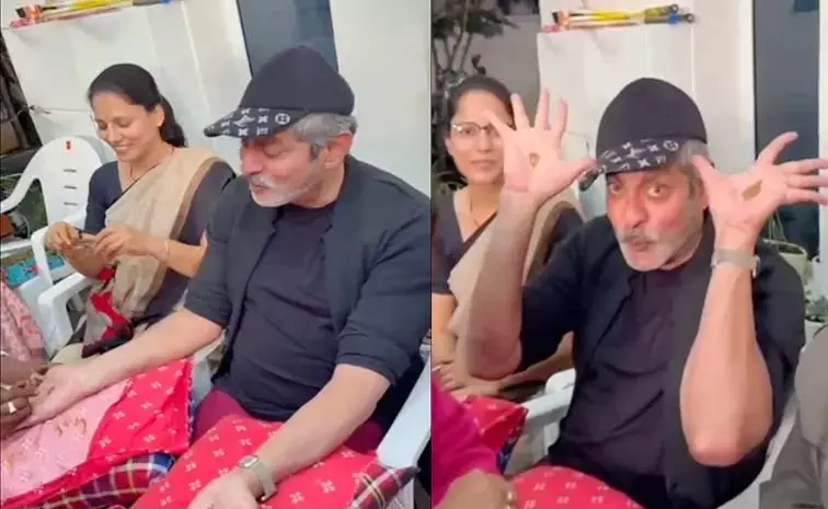 Jagapathi Babu: एक्टर ने लड़कियों के साथ लगवाई मेहंदी, वीडियो वायरल Jagapathi Babu: एक्टर ने लड़कियों के साथ लगवाई मेहंदी, वीडियो वायरल