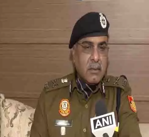 Delhi पुलिस ने मेघालय के रास्ते घुसपैठ करने वाले अवैध प्रवासियों पर कार्रवाई की Delhi पुलिस ने मेघालय के रास्ते घुसपैठ करने वाले अवैध प्रवासियों पर कार्रवाई की
