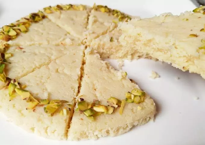त्योहार या खास अवसर पर try कर Paneer Kalakand त्योहार या खास अवसर पर try कर Paneer Kalakand