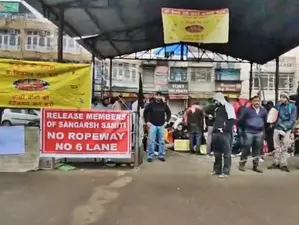 J-K के कटरा कस्बे में आठ दिनों से चल रहा विरोध प्रदर्शन समाप्त होगा J-K के कटरा कस्बे में आठ दिनों से चल रहा विरोध प्रदर्शन समाप्त होगा