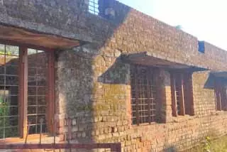 Jalandhar: आठ साल बाद भी नूरमहल स्कूल भवन का निर्माण रुका हुआ Jalandhar: आठ साल बाद भी नूरमहल स्कूल भवन का निर्माण रुका हुआ