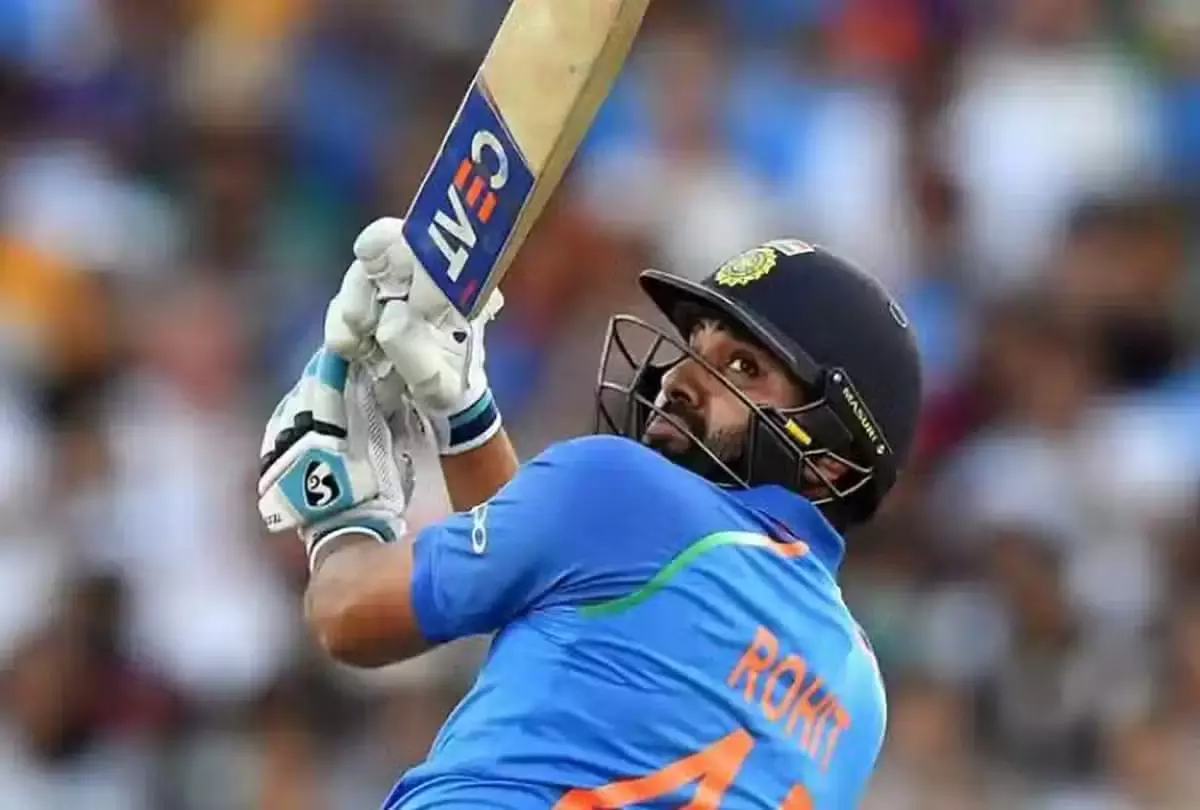 Rohit भारत में इतिहास रचने से सिर्फ चार कदम दूर Rohit भारत में इतिहास रचने से सिर्फ चार कदम दूर