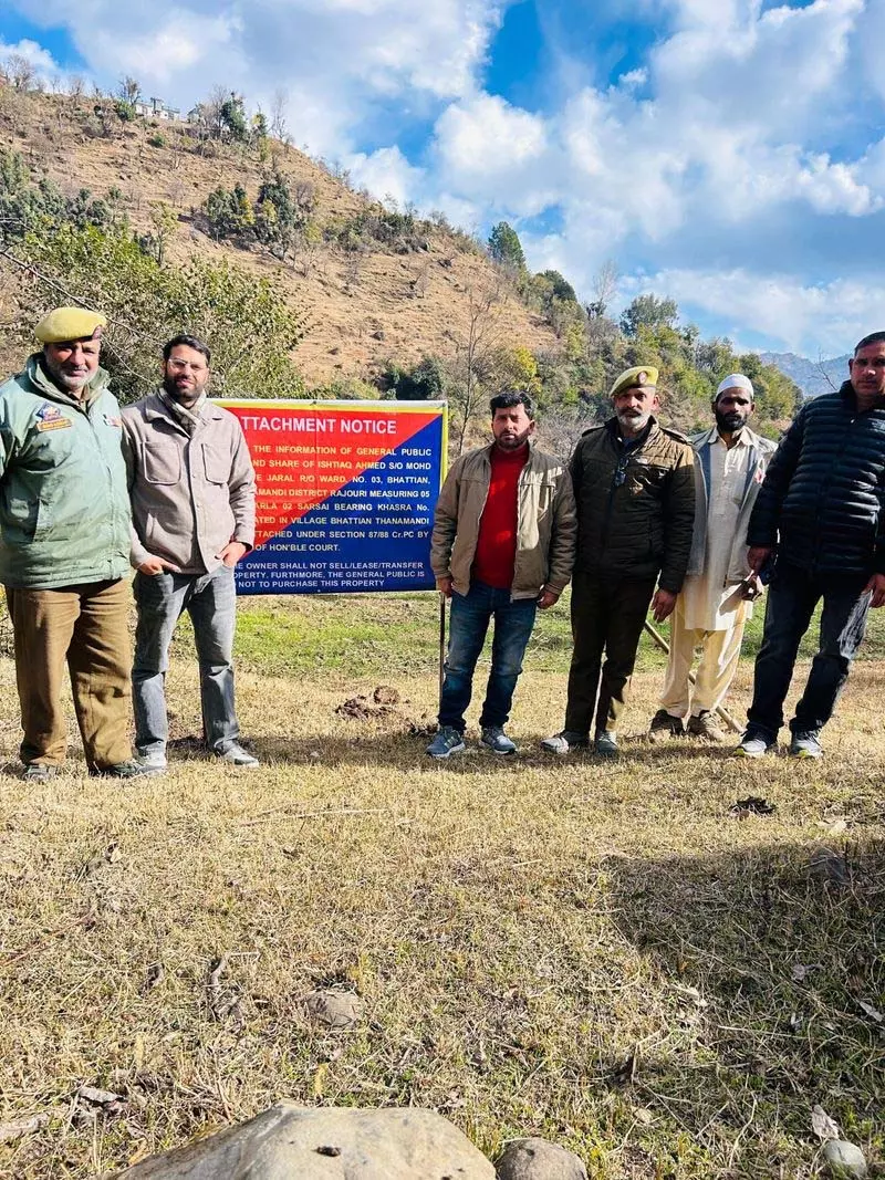 Rajouri में दो आतंकी आकाओं की संपत्तियां जब्त Rajouri में दो आतंकी आकाओं की संपत्तियां जब्त