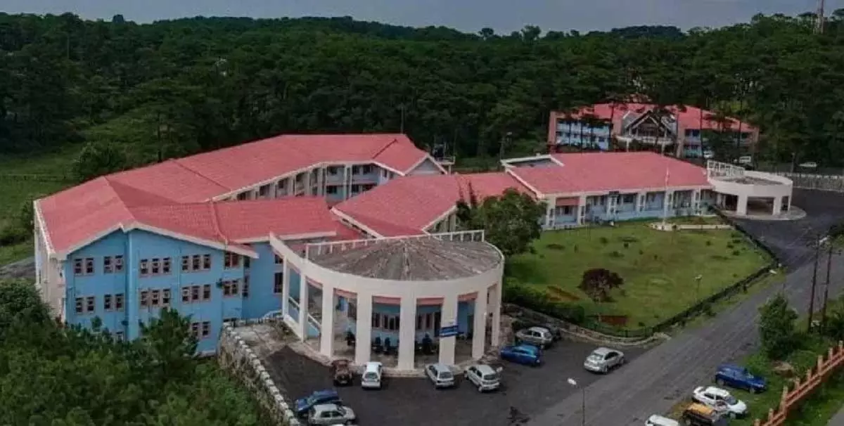 Meghalaya : चल रहे विरोध प्रदर्शनों के बीच एनईएचयू के कुलपति ने छुट्टी बढ़ाई Meghalaya : चल रहे विरोध प्रदर्शनों के बीच एनईएचयू के कुलपति ने छुट्टी बढ़ाई