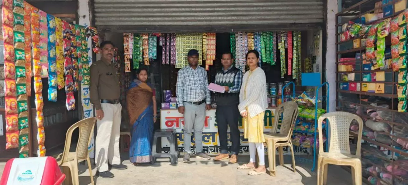 स्कूल के पास के 16 दुकानों का कटा चालान, बेच रहे थे तंबाकू स्कूल के पास के 16 दुकानों का कटा चालान, बेच रहे थे तंबाकू
