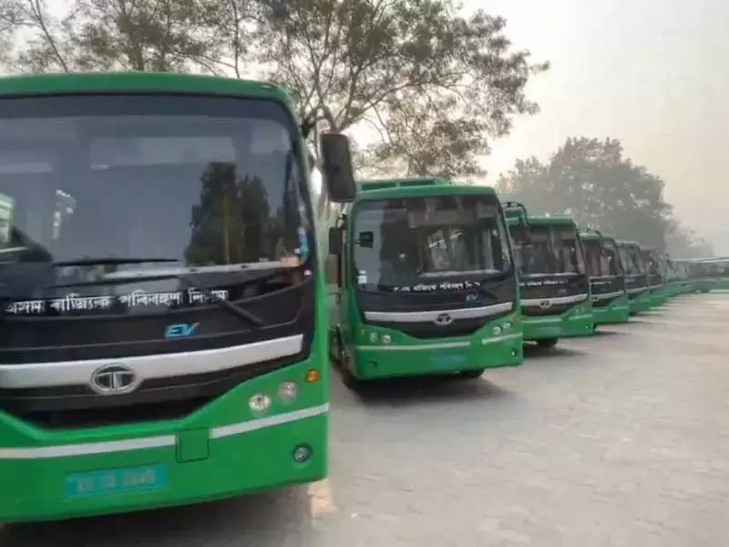 Assam : नए साल पर गुवाहाटी को मिलीं 56 नई एसी बसें, ISBT भी Assam : नए साल पर गुवाहाटी को मिलीं 56 नई एसी बसें, ISBT भी