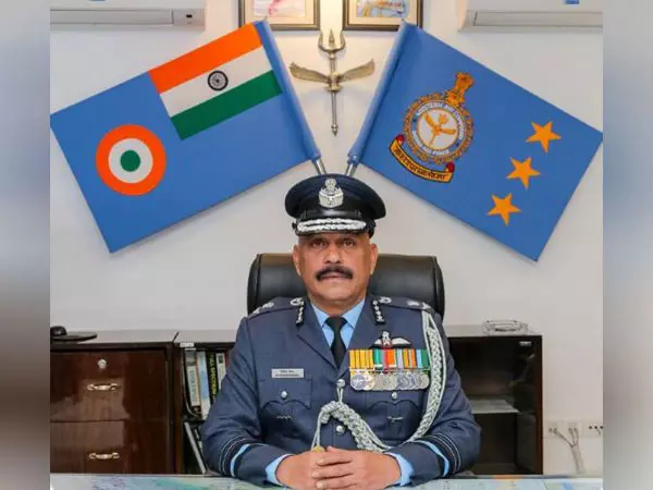 एयर मार्शल जीतेंद्र मिश्रा ने New Year पर भारतीय वायुसेना की पश्चिमी वायु कमान की कमान संभाली एयर मार्शल जीतेंद्र मिश्रा ने New Year पर भारतीय वायुसेना की पश्चिमी वायु कमान की कमान संभाली