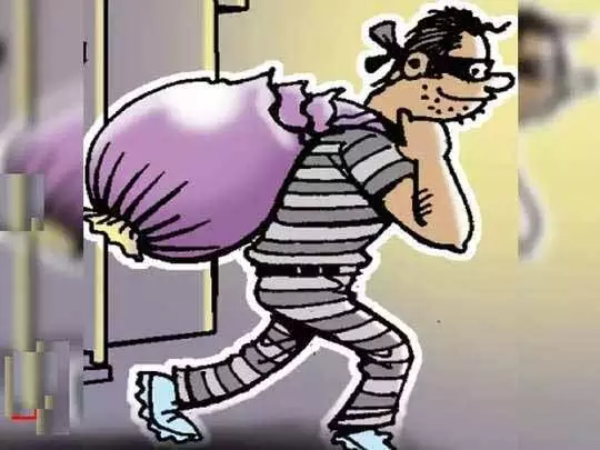 Chandigarh: सेक्टर 32 में 2 दुकानों में चोरी की सूचना मिली Chandigarh: सेक्टर 32 में 2 दुकानों में चोरी की सूचना मिली