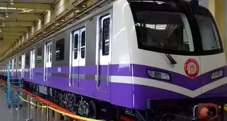Kolkata Metro : रात्रि सेवा टिकट पर 10 रुपये का अधिभार लगाने की घोषणा Kolkata Metro : रात्रि सेवा टिकट पर 10 रुपये का अधिभार लगाने की घोषणा