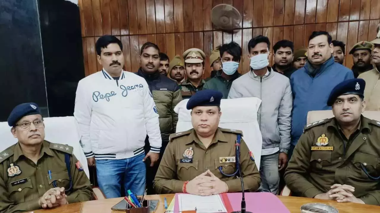 BREAKING: महिलाओं से ठगी करने वाले गिरोह का पर्दाफाश BREAKING: महिलाओं से ठगी करने वाले गिरोह का पर्दाफाश