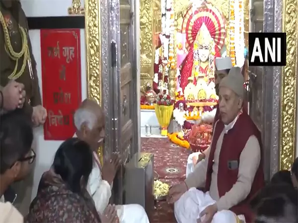 Haryana के राज्यपाल ने साल के पहले दिन मनसा देवी मंदिर में पूजा-अर्चना की Haryana के राज्यपाल ने साल के पहले दिन मनसा देवी मंदिर में पूजा-अर्चना की