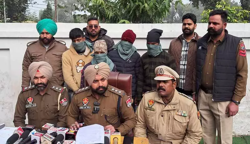 Amritsar: चोरी के मोबाइल फोन के साथ चार गिरफ्तार Amritsar: चोरी के मोबाइल फोन के साथ चार गिरफ्तार