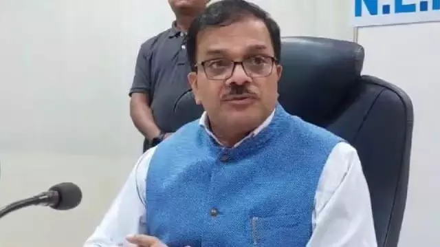 Shillong: विरोध प्रदर्शनों के बीच एनईएचयू के कुलपति ने अपनी छुट्टी बढ़ाई Shillong: विरोध प्रदर्शनों के बीच एनईएचयू के कुलपति ने अपनी छुट्टी बढ़ाई
