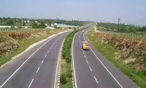 JAMMU : राजमार्ग पर यात्रा करने वालों से अनुशासन बनाए रखने को कहा गया JAMMU : राजमार्ग पर यात्रा करने वालों से अनुशासन बनाए रखने को कहा गया