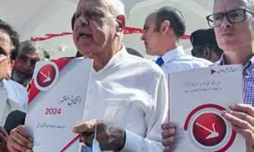 Dr. Farooq, उमर ने लोगों को नववर्ष की शुभकामनाएं दीं
