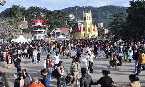Himachal: नए साल का जश्न मनाने के लिए शिमला में उमड़े पर्यटक
