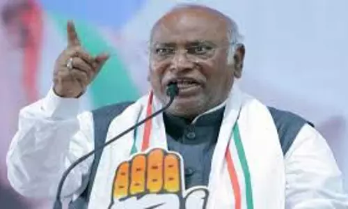 कांग्रेस भाजपा-आरएसएस की ‘संविधान विरोधी’ सोच से लड़ती रहेगी: Kharge कांग्रेस भाजपा-आरएसएस की ‘संविधान विरोधी’ सोच से लड़ती रहेगी: Kharge
