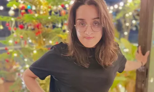 Shraddha Kapoor ने नए साल 2025 का स्वागत करने के लिए मजेदार तस्वीरें शेयर कीं Shraddha Kapoor ने नए साल 2025 का स्वागत करने के लिए मजेदार तस्वीरें शेयर कीं
