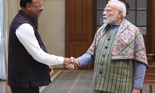 Maharashtra भाजपा अध्यक्ष ने प्रधानमंत्री मोदी से मुलाकात की Maharashtra भाजपा अध्यक्ष ने प्रधानमंत्री मोदी से मुलाकात की