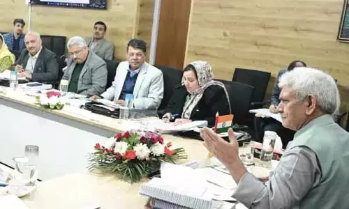विश्वविद्यालय को स्थानीय भाषाओं और संस्कृति को बढ़ावा देने पर ध्यान देना चाहिए विश्वविद्यालय को स्थानीय भाषाओं और संस्कृति को बढ़ावा देने पर ध्यान देना चाहिए