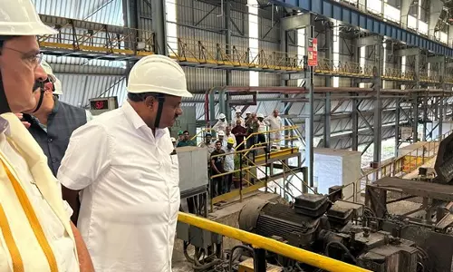 सरकार ऋण पुनर्गठन और आधुनिकीकरण पर ध्यान केंद्रित करते हुए RINL के लिए बड़े पुनरुद्धार की योजना बना रही सरकार ऋण पुनर्गठन और आधुनिकीकरण पर ध्यान केंद्रित करते हुए RINL के लिए बड़े पुनरुद्धार की योजना बना रही