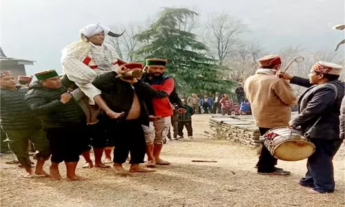 Kullu:अश्लील भाषा का प्रयोग कर बुरी आत्माओं को भगाया Kullu:अश्लील भाषा का प्रयोग कर बुरी आत्माओं को भगाया