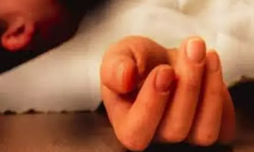 Vadodara: स्टंट करते समय झूले में फंसी टाई, बच्चे की मौत Vadodara: स्टंट करते समय झूले में फंसी टाई, बच्चे की मौत