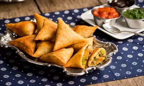 Pizza Samosa: पिज़्ज़ा समोसा के साथ अपनी न्यू ईयर पार्टी को बनाएं खास