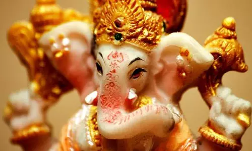 Murti sthapna : घर में भूलकर भी न रखें गणेश जी की ऐसी मूर्ति, बिगड़ जाएगी आर्थिक स्थिति