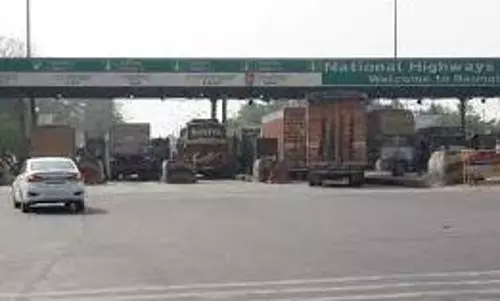 Faizabad: अहमदपुर टोल प्लाजा बाराबंकी के प्रबंधक पर 3.40 लाख रुपये का जुर्माना लगा