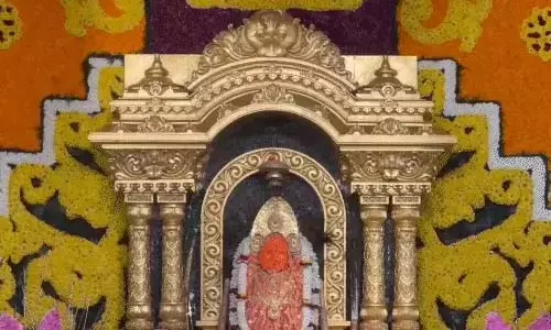 बम्लेश्वरी मंदिर में उमड़ी भीड़, नए साल के पहले दिन पहुंचे 1 लाख से ज्यादा श्रद्धालु