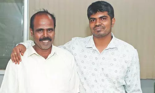 Kerala में सिर पर बोझा ढोने वाले मजदूर और कचरा बीनने वाले का बेटा अब एक सफल कृषि वैज्ञानिक Kerala में सिर पर बोझा ढोने वाले मजदूर और कचरा बीनने वाले का बेटा अब एक सफल कृषि वैज्ञानिक