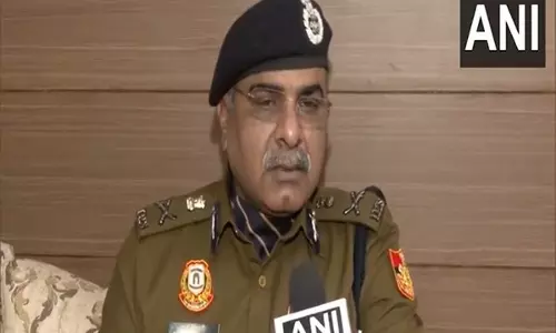 Delhi Police ने अवैध अप्रवासियों पर कार्रवाई की, फर्जी आधार कार्ड जारी करने वाले रैकेट का भंडाफोड़ किया Delhi Police ने अवैध अप्रवासियों पर कार्रवाई की, फर्जी आधार कार्ड जारी करने वाले रैकेट का भंडाफोड़ किया