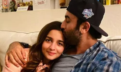 Ranbir Kapoor आधी रात को दौड़कर आलिया भट्ट के पास गए और नए साल की शुभकामनाएं दी