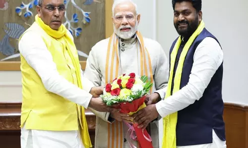 यूपी के मंत्री ओपी राजभर-पीएम मोदी की मुलाकात, Ayushman Card, एक देश-एक शिक्षा नीति पर फोकस यूपी के मंत्री ओपी राजभर-पीएम मोदी की मुलाकात, Ayushman Card, एक देश-एक शिक्षा नीति पर फोकस