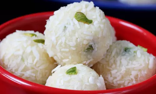 मिल्कमेड कोकोनट लड्डू: कुछ मीठा खाना चाहते हैं तो फटाफट बनाएं ये डिश