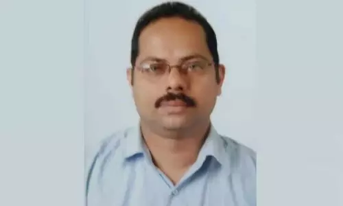 Idukki के विक्रेता की मां की सीपीएम के नेतृत्व वाले बैंक के बाहर Idukki के विक्रेता की मां की सीपीएम के नेतृत्व वाले बैंक के बाहर