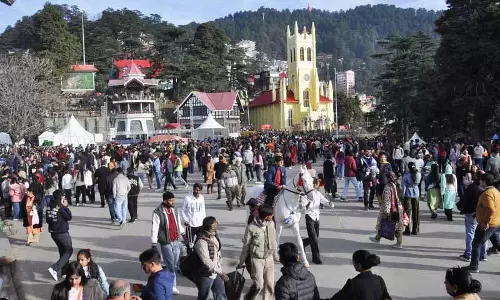 नए साल का जश्न मनाने के लिए Shimla में उमड़े पर्यटक