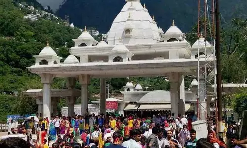 वैष्णो देवी रोपवे परियोजना रोके जाने के कारण कटरा में सप्ताह भर से चल रही समाप्ति वैष्णो देवी रोपवे परियोजना रोके जाने के कारण कटरा में सप्ताह भर से चल रही समाप्ति