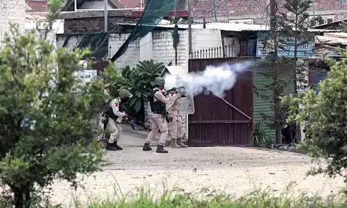 Manipur के इंफाल पश्चिम जिले के एक गांव पर उग्रवादियों का हमला