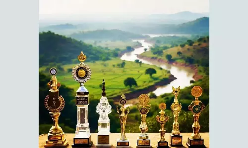 Andhra Pradesh: पश्चिम गोदावरी ने उत्कृष्ट प्रदर्शन के लिए कई पुरस्कार जीते