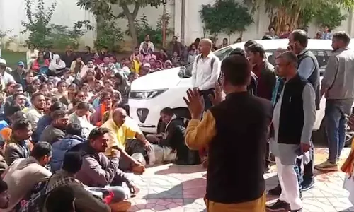 रायपुर बीजेपी दफ्तर के सामने हंगामा, भारी संख्या में पहुंचे बीएड धारी सहायक शिक्षक रायपुर बीजेपी दफ्तर के सामने हंगामा, भारी संख्या में पहुंचे बीएड धारी सहायक शिक्षक