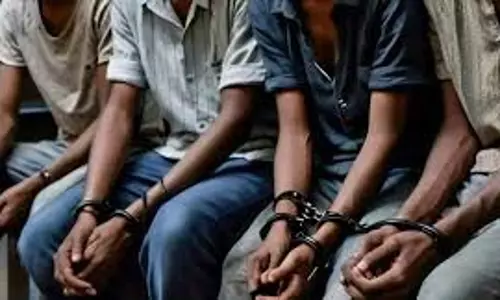 Maharashtra : अवैध रूप से भारत में रह रहे 16 बांग्लादेशी गिरफ्तार Maharashtra : अवैध रूप से भारत में रह रहे 16 बांग्लादेशी गिरफ्तार