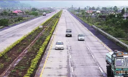 Mumbai: नये साल में सड़क विकास में तेजी आएगी